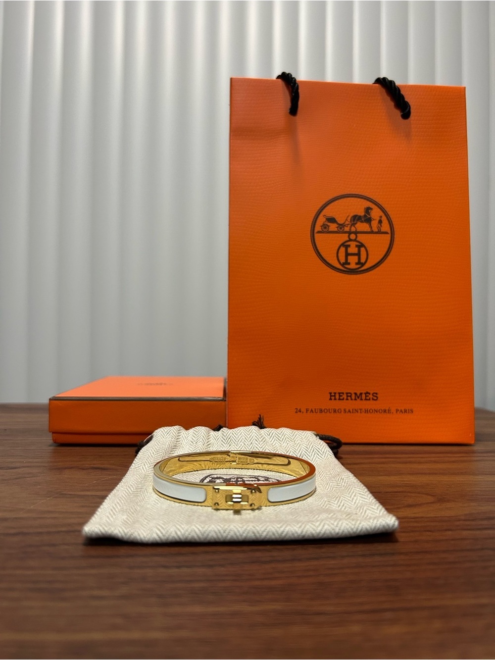 Hermes Mini Clic Kelly
Bracelet White & Gold